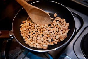 How to Roast Peanuts in a Pan: A Beginner's Guide to Nutty Perfection